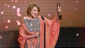 schauspielerin corinna harfouch gewinnt deutschen filmpreis