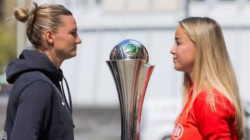 Steinmeier überreicht DFB-Pokal der Fußballerinnen