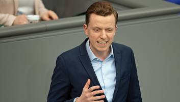 Sohn von Kriegsflüchtlingen - Erst 30 Jahre alt: SPD-Bundestagsabgeordneter Ahmetovic hat Krebs