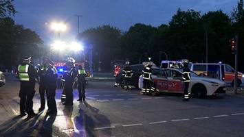 Schwerer Unfall in Groß Borstel – Fahrer im Taxi eingeschlossen