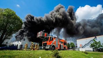 Brand in Fabrik: Polizei hat erste Erkenntnisse zur Ursache