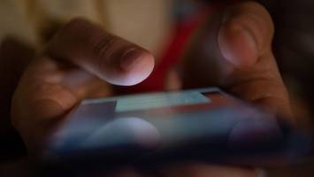 nacktfotos in schüler-chats: eltern zu kontrolle gemahnt