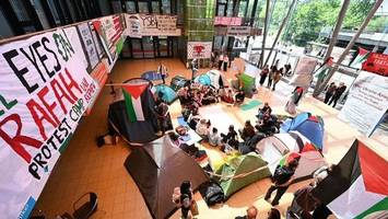 propalästinensische aktivisten errichten protestcamp in uni