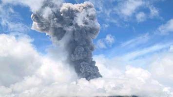 vulkanausbruch sorgt für 1,5 kilometer hohe aschewolke