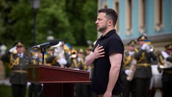 Selenskyj zum Gedenken an 1945 - Ukraine kämpft erneut gegen das neue Böse