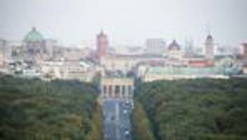 berlin: brandanschlag auf rathaus berlin-tiergarten