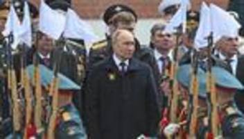 Russische Militärparade: Putins Geschichtsschreibung