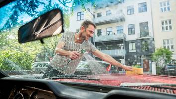 in diesen bundesländern verboten - darf man am feiertag das auto waschen? das sagt das gesetz