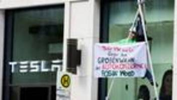 Demonstrationen: Aktivisten versuchen auf Werksgelände von Tesla vorzudringen
