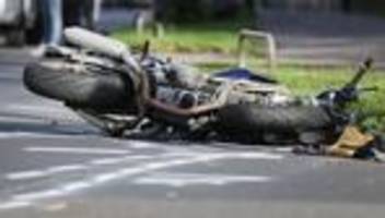 Limburg-Weilburg: Junger Motorradfahrer wird bei Unfall schwer verletzt
