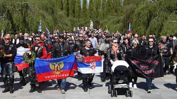 Unterstützer von Putin - Russisch-nationalistische „Nachtwölfe“ besuchen Gedenkstätten in Berlin