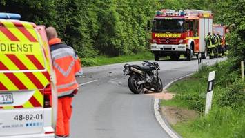 motorradfahrer stirbt bei zusammenstoß mit mercedes