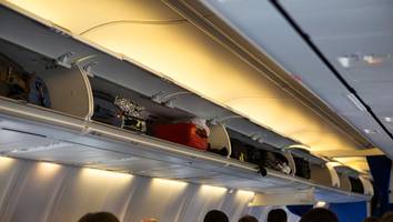 Southwest Airlines - Bizarrer Vorfall an Bord eines Flugzeugs: Frau schläft in der Gepäckaufbewahrung