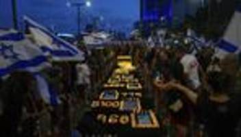 Nahostüberblick: Erneut Proteste gegen Netanjahu, Armee meldet neue Vorstöße in Rafah