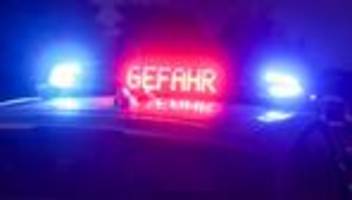 Zusmarshausen: Transporter kommt von der Autobahn ab: Zwei Schwerverletzte