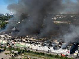 einkaufszentrum marywilska 44: großbrand in warschau zerstört 1400 geschäfte