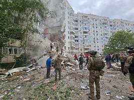 Wer steckt dahinter?: Russisches Hochhaus stürzt ein - Tote und Verletzte