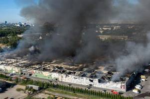 großbrand in warschau zerstört einkaufszentrum