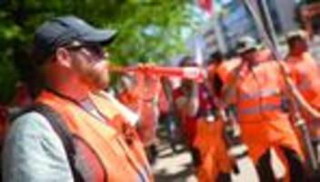 tarifstreit: bauleute streiken zum ersten mal seit 17 jahren