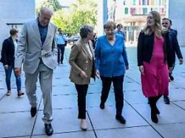 Lob des Kompromisses: Merkel verabschiedet Trittin launig in den Ruhestand