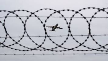 Europaweit gesuchter Gewalttäter am Flughafen verhaftet