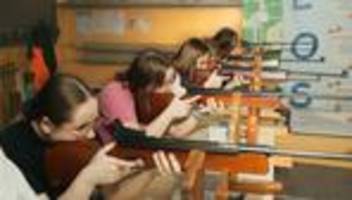 schießtraining in polnischen schulen: erst mathe, dann schießen