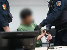 tödlicher angriff in regionalzug: täter für messerattacke bei brokstedt zu lebenslanger haft verurteilt