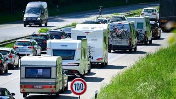adac erwartet zu pfingsten viel verkehr auf autobahnen