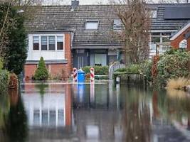 Umräumen, Abdichten und mehr: Wenn Hochwasser droht: wichtige Maßnahmen rund ums Haus