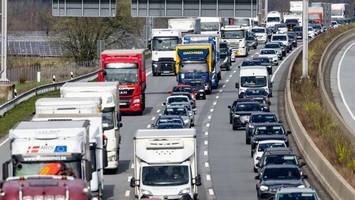 pfingstwochenende:stockender verkehr auf hamburgs autobahnen