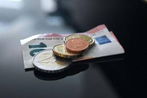 Bürgergeld: Lassen sich die Probleme mit 15 Euro Mindestlohn lösen?