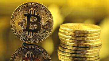 Beimischen - Anleger können mit Gold und Bitcoin ihr Depot aufwerten