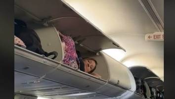 Flugbegleiter warnen - Frau im Flugzeug-Gepäckfach gefilmt – Experten warnen vor Lebensgefahr