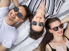 Schutz vor UV-Strahlung: Sonnenbrille: je dunkler die Gläser, desto besser?