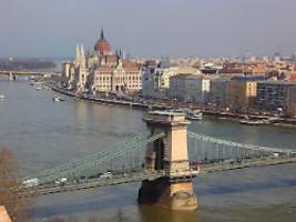 Mindestens zwei Tote in Ungarn: Donaukreuzfahrtschiff kollidiert mutmaßlich mit Boot