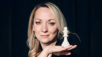 Topstar der Schachspielerinnen fordert 21 Männer zum Duell