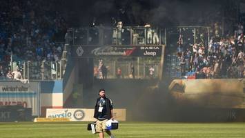 Ärger durch Hansa-Fans: Spiel unterbrochen