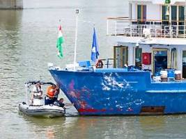 Fünf Menschen weiter vermisst: Kapitän nach tödlichem Schiffsunfall festgenommen