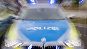 20-jähriger baut auf flucht unfall mit streifenwagen