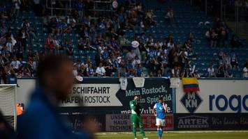 pegel verurteilt attacken auf polizei nach hansa-abstieg