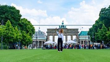 EM: Wie Berlin den Fußball-Sommer in der Fan Zone feiert