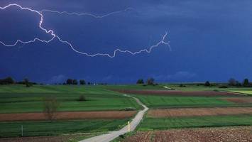 unwetter in deutschland: tornados laut wetterdienst möglich