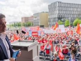 Proteste gegen Teilverkauf: Thyssenkrupp stimmt für Investor-Einstieg ins Stahlgeschäft