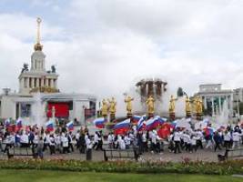 wie gut dressierte möpse?: russischer publizist: generationen verdammt, als idioten zu leben