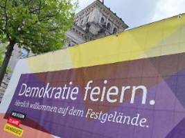 bürger feiern grundgesetz: demokratie ist kein zuschauersport