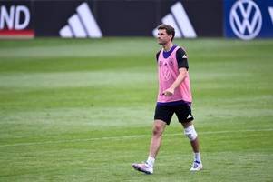 bandage am knie: müller beendet training angeschlagen