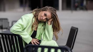 nackt-statement irritiert user - „steche dich ab“: lola weippert zieht gegen hass im netz blank