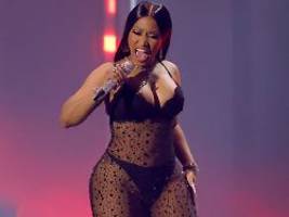 skurriler konzert-moment: nicki minaj lässt für lady di schweigen