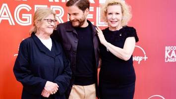 neue lagerfeld-serie: deutschlandpremiere mit daniel brühl