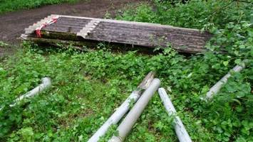 asbestplatten im wald entsorgt – wer hat’s beobachtet?